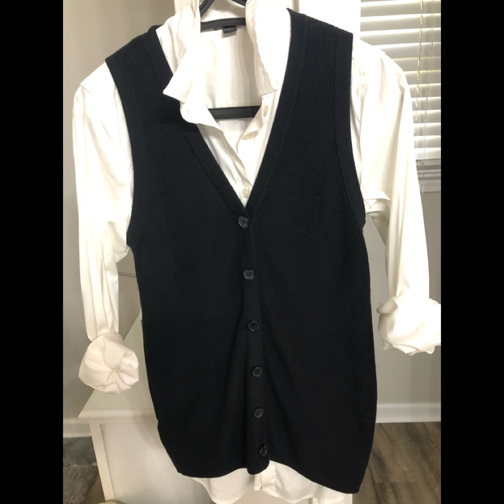 LOFT sleeveless sweater top, size M